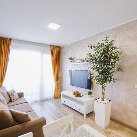Cappuccino Colors At West Residence Oradea Exterior foto